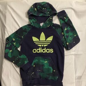 🏀 Adidas Kids Camo Green and Navy Hoodie 🧩